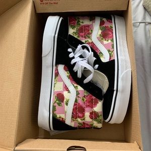 Vans Woman’s Sk8-Hi Floral Sneaker